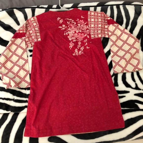 Pakistani/Indian Kurta with embroidery - Picture 2 of 2